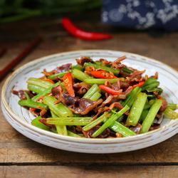 芹菜炒鸡胗的做法[图]