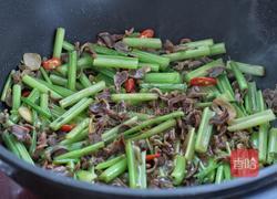 芹菜炒鸡胗的做法图解8