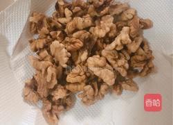 蜂蜜琥珀桃仁的做法图解4