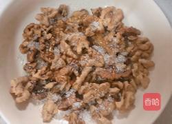 蜂蜜琥珀桃仁的做法图解6