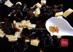 木耳腐竹炒白菜的做法图解8