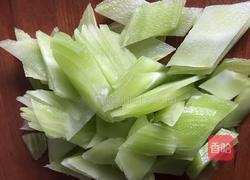 蒜苗炒莴笋的做法图解1