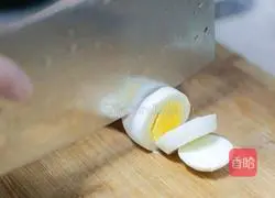 Illustration of how to make crispy money eggs 5