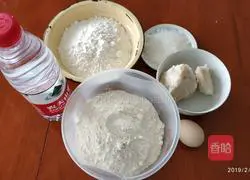 Illustration of how to make red bean and egg yolk cake 1