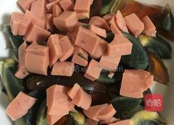 松花火腿蒸蛋的做法图解1