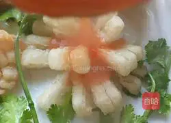 Illustration of how to make chrysanthemum and oyster mushrooms in tomato juice 11