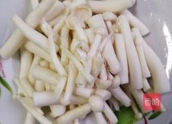 海鲜菇蛋花汤的做法图解2