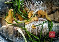 凉拌鲫鱼的做法图解1