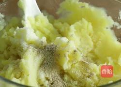 土豆夹心饼的做法图解2