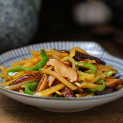 香菇炒土豆条的做法[图]