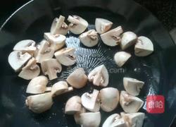 鲜菇培根意面的做法图解6