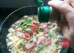 鲜菇培根意面的做法图解11