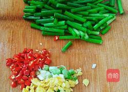 蒜苔炒腊肉的做法图解3