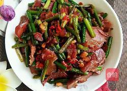 蒜苔炒腊肉的做法图解6