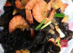 木耳炒大虾的做法图解3