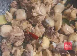 Illustration of how to cook chicken legs stewed with potatoes 2