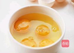 蛋炒松子的做法图解3