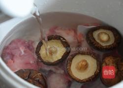 胡萝卜香菇骨头汤的做法图解4