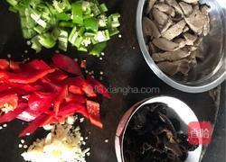 湘菜：爆炒猪肝的做法图解3