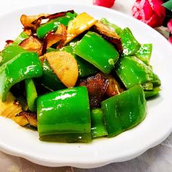 酱肉炒灯椒的做法[图]