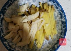 韭菜炒鱿鱼的做法图解5