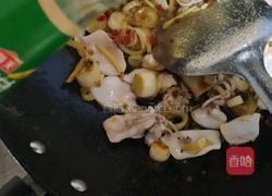 韭菜炒鱿鱼的做法图解13