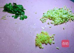 蒜蓉粉丝蒸生蚝的做法图解2