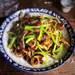 三椒炒猪耳的做法[图]