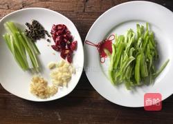 三椒炒猪耳的做法图解2