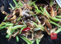三椒炒猪耳的做法图解10