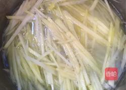 清爽土豆丝的做法图解2