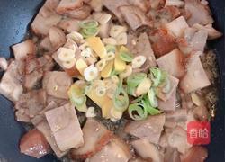 爆炒尖椒肘花肉的做法图解5