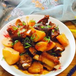 排骨炖土豆的做法[图]