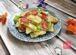 土豆片炒腊肠的做法图解1