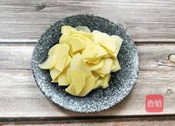 土豆片炒腊肠的做法图解3