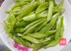 芹菜炒木耳的做法图解1