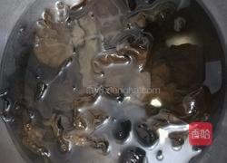 芹菜炒木耳的做法图解2