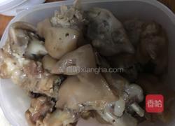 腊八蒜烧猪蹄的做法图解1