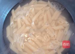 香煎黑椒三文鱼/沙拉通心粉的做法图解3