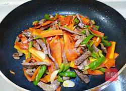 青椒胡萝卜炒牛排的做法图解12