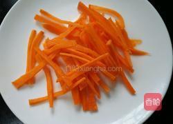 酸辣海蜇丝的做法图解2