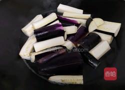 肉酱茄子煲的做法图解2
