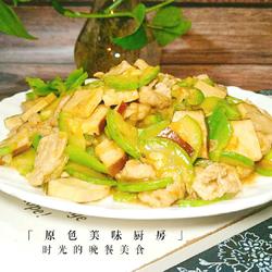 西葫芦熏豆腐干炒肉片的做法[图]