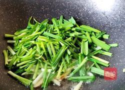 青蒜苗炒豆腐皮的做法图解3