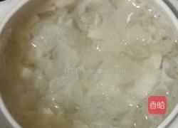 银耳莲子雪梨羹的做法图解2
