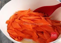家常素炒胡萝卜的做法图解4