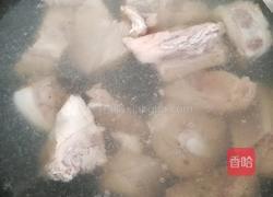 海带排骨汤的做法图解2