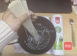 乌云映月（紫菜鸡蛋汤面）的做法图解2