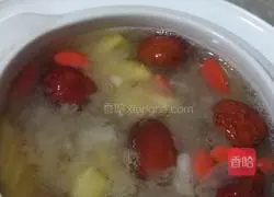 Illustration of Tremella Lotus Seed Pineapple Soup 5