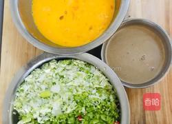 尖椒鸡蛋饼的做法图解1